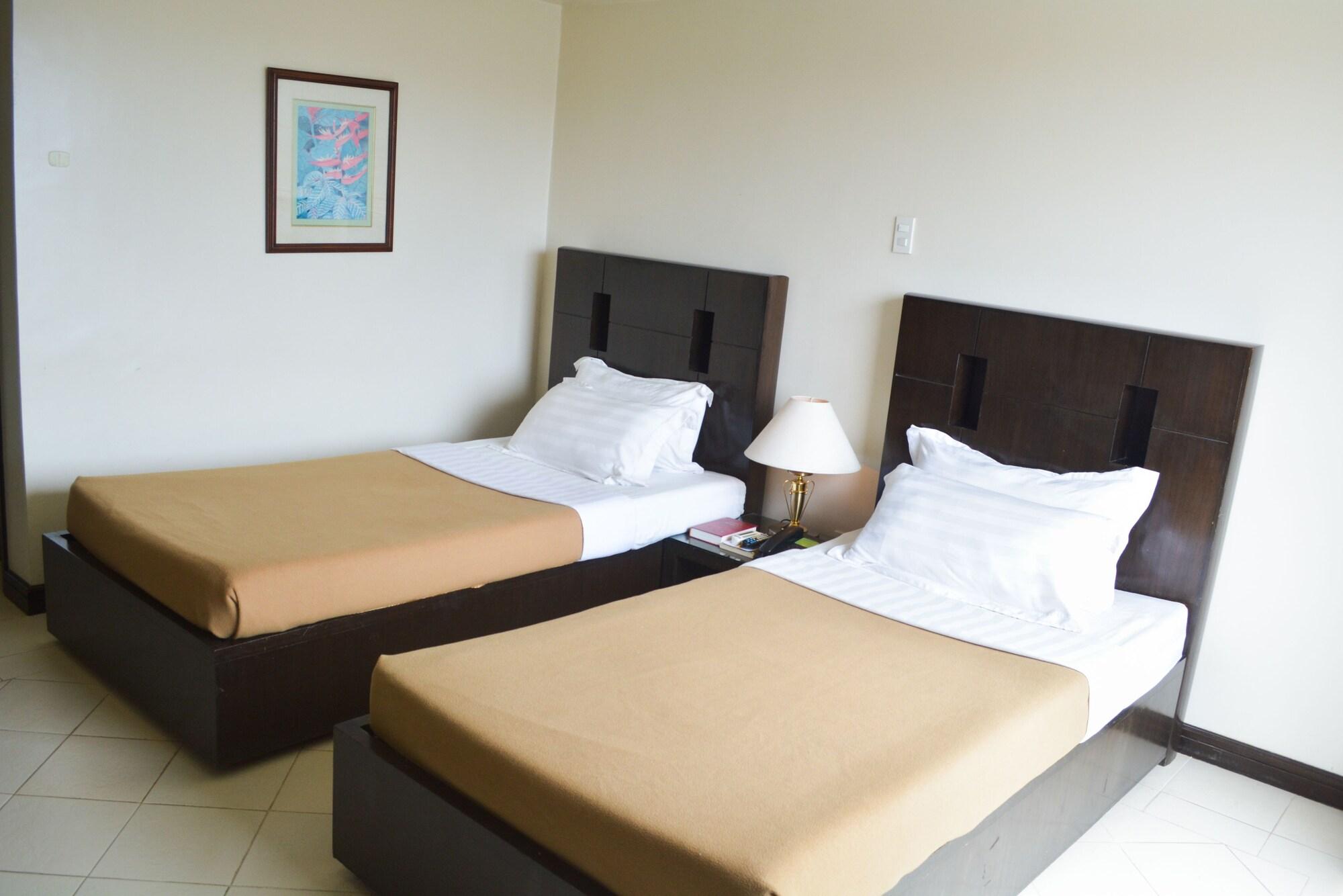 Hotel Tavern Суригао Экстерьер фото
