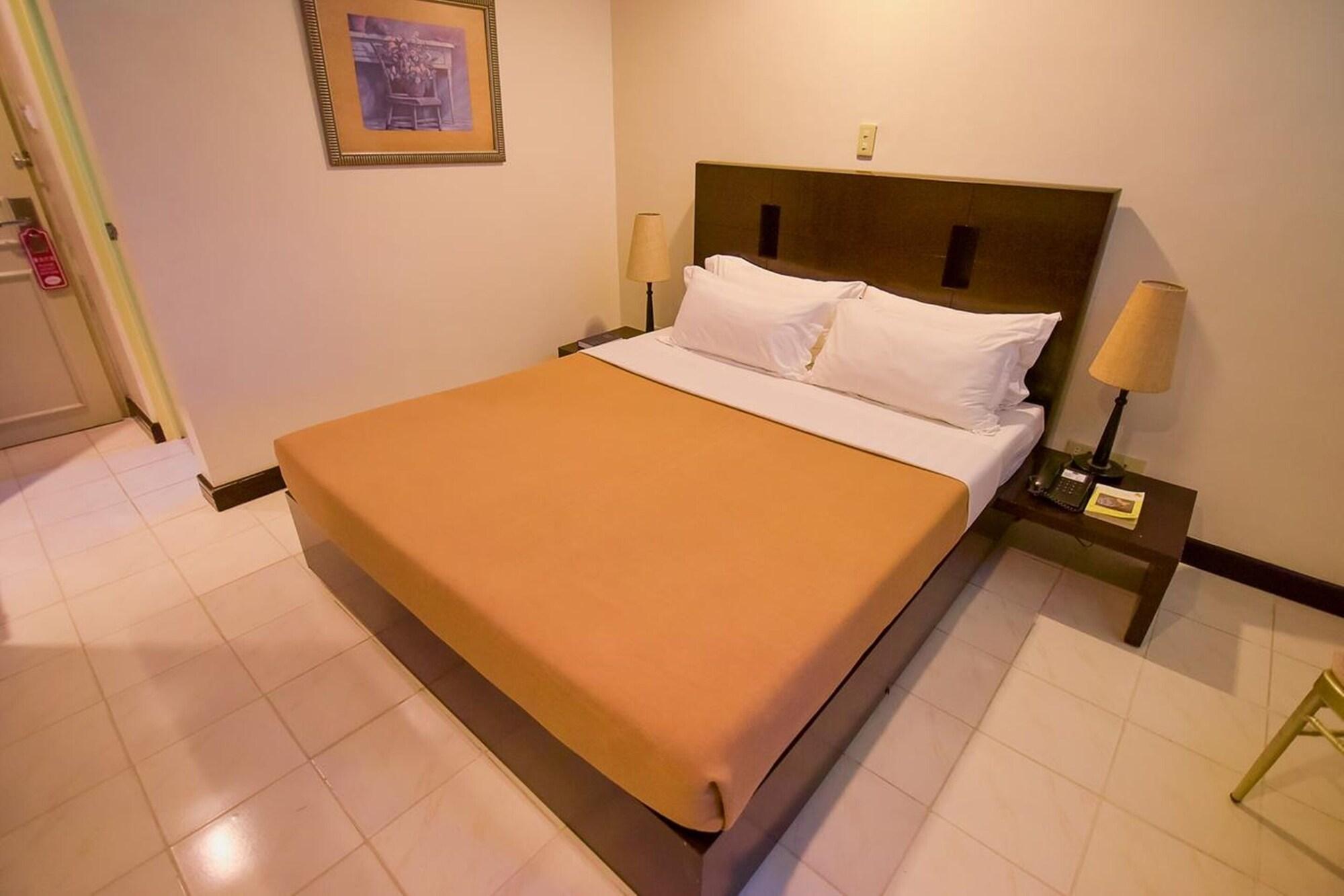 Hotel Tavern Суригао Экстерьер фото
