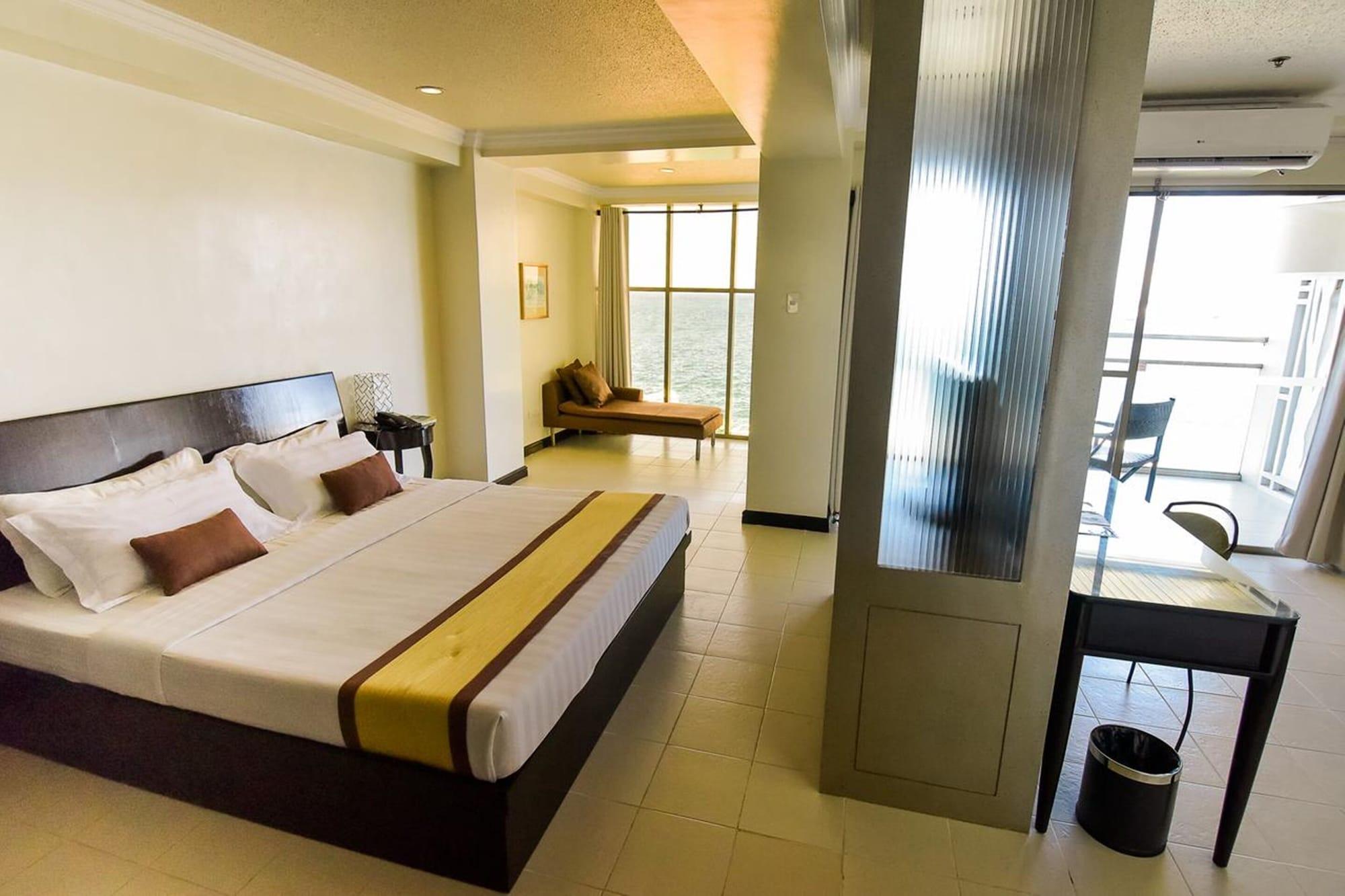 Hotel Tavern Суригао Экстерьер фото