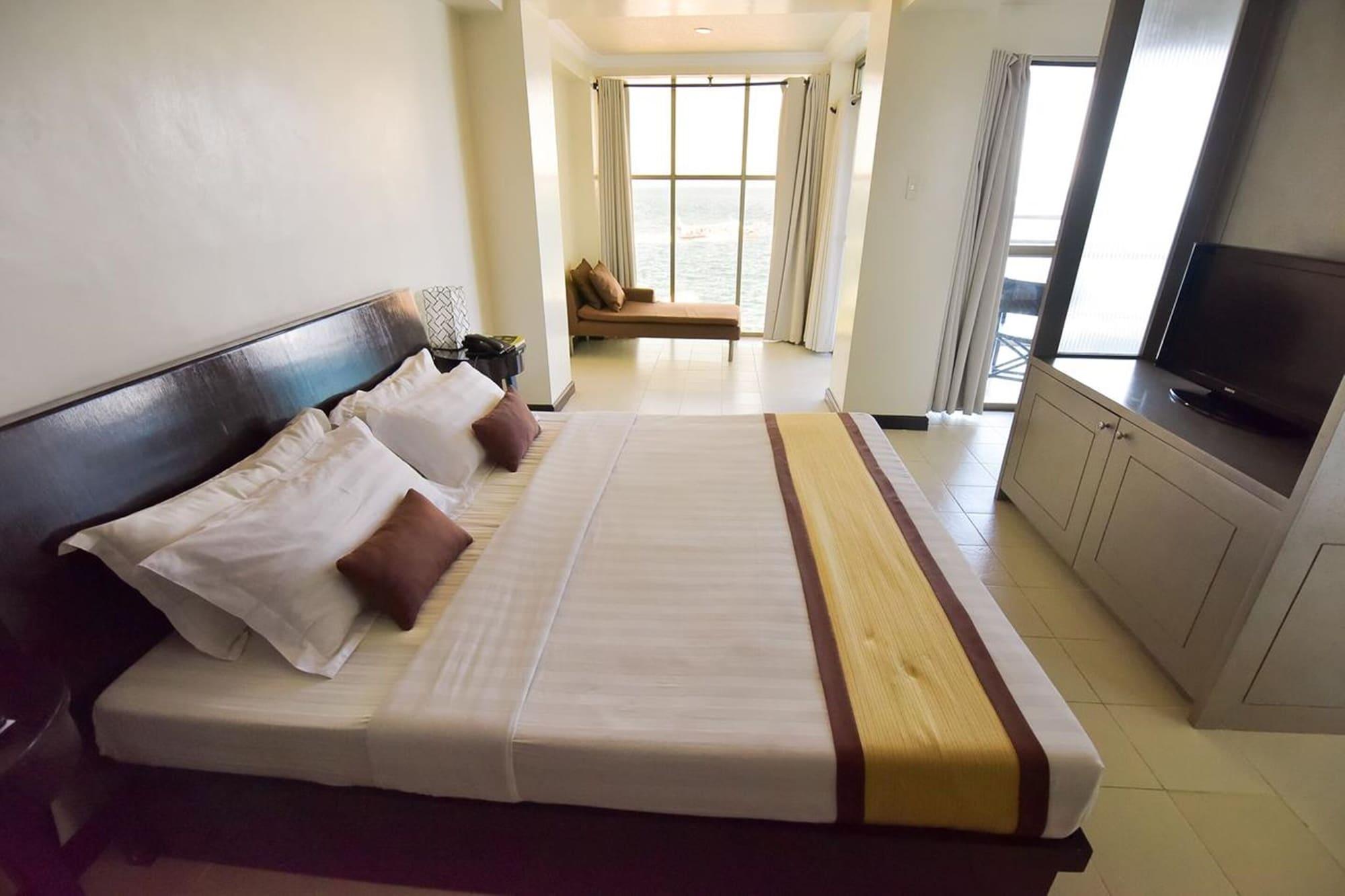 Hotel Tavern Суригао Экстерьер фото
