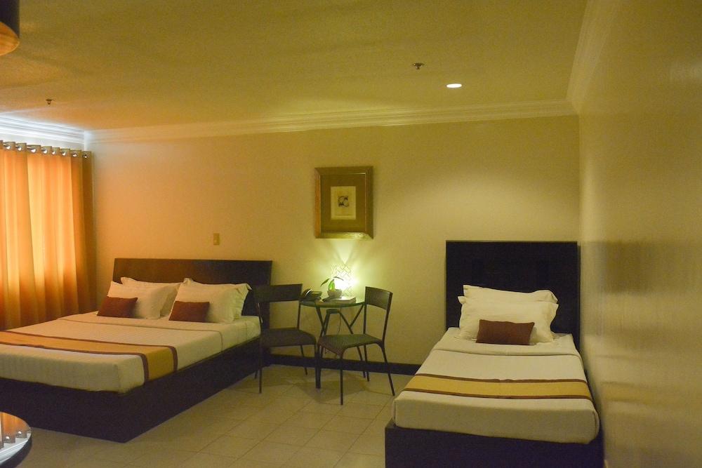 Hotel Tavern Суригао Экстерьер фото