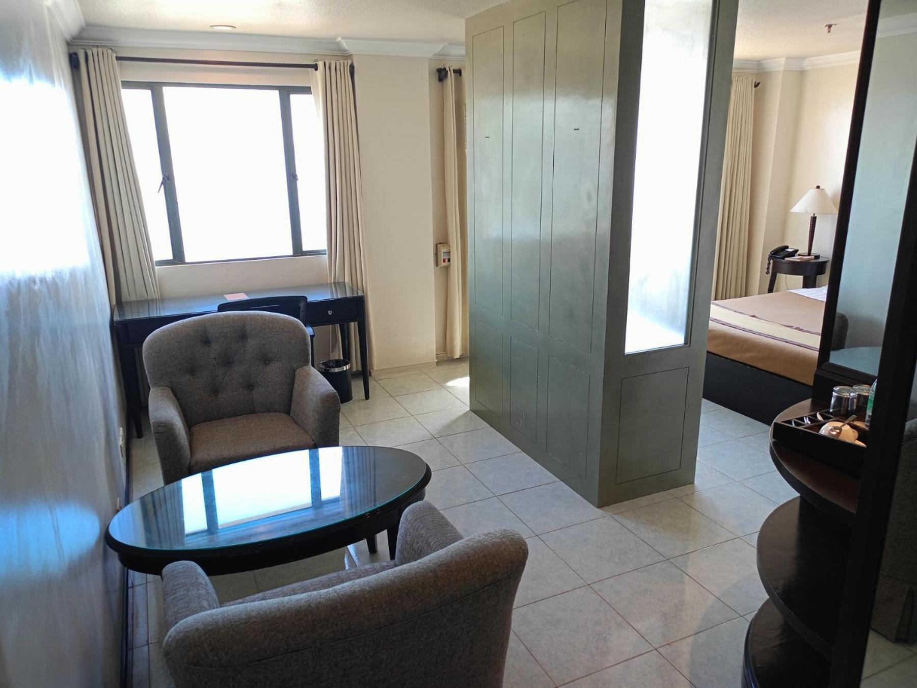 Hotel Tavern Суригао Экстерьер фото
