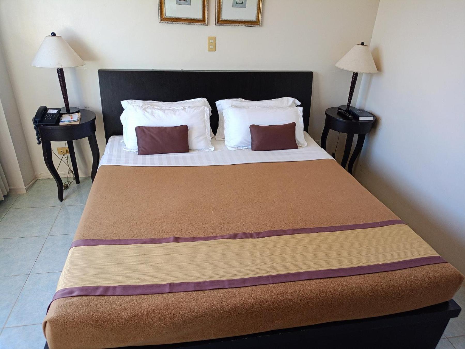 Hotel Tavern Суригао Экстерьер фото