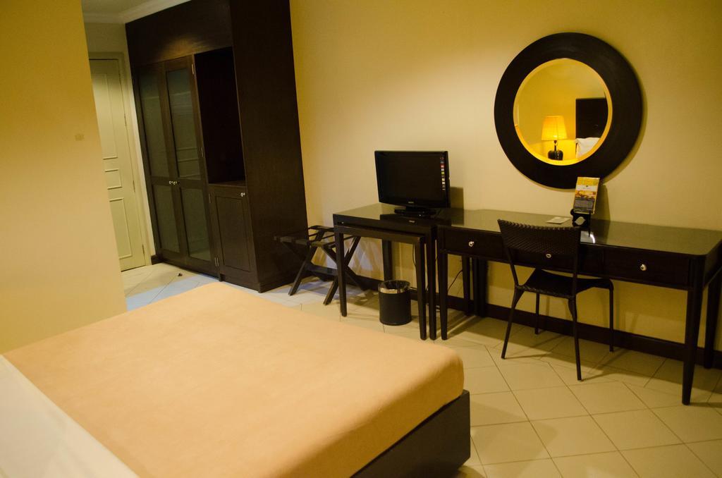 Hotel Tavern Суригао Экстерьер фото