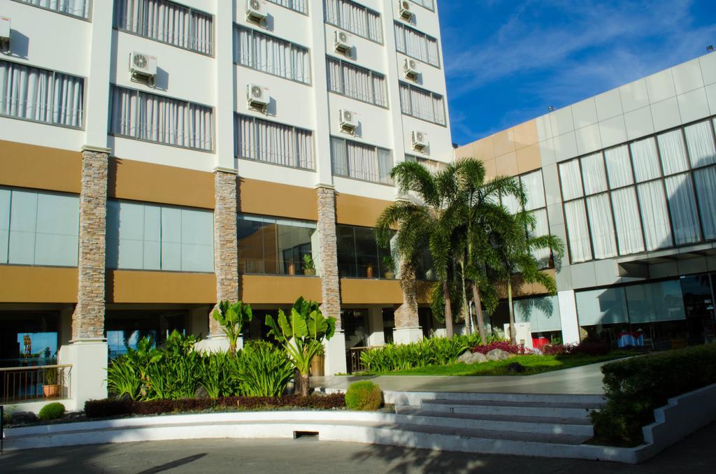 Hotel Tavern Суригао Экстерьер фото