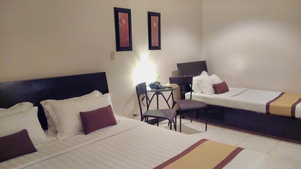 Hotel Tavern Суригао Экстерьер фото