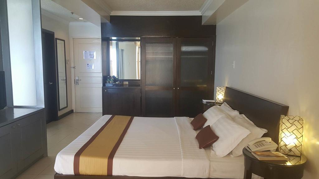 Hotel Tavern Суригао Экстерьер фото
