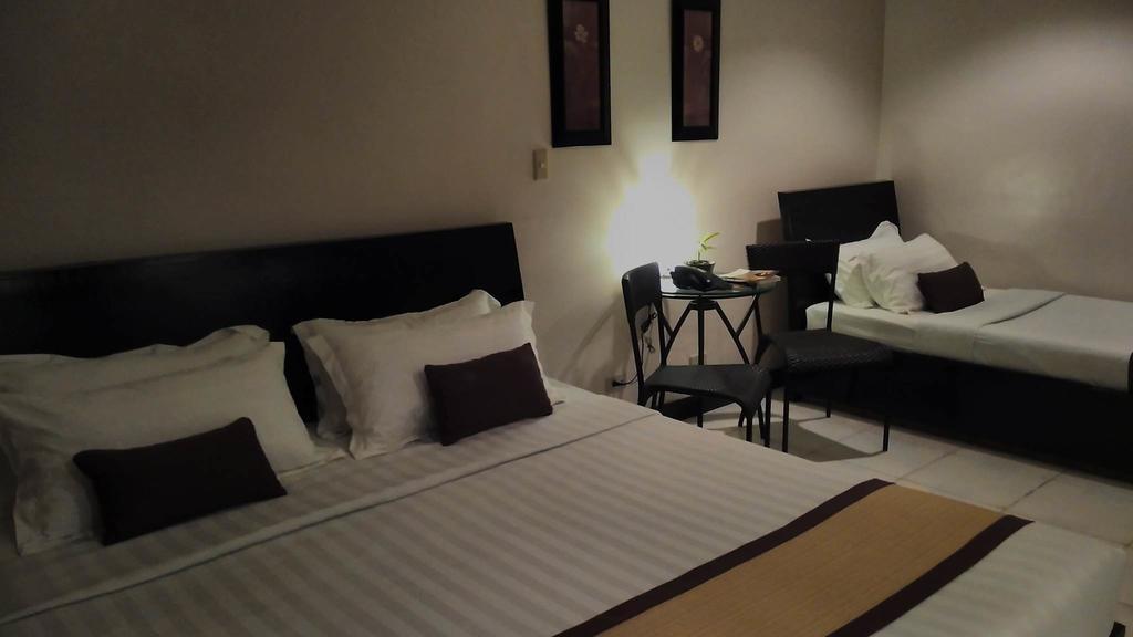 Hotel Tavern Суригао Экстерьер фото