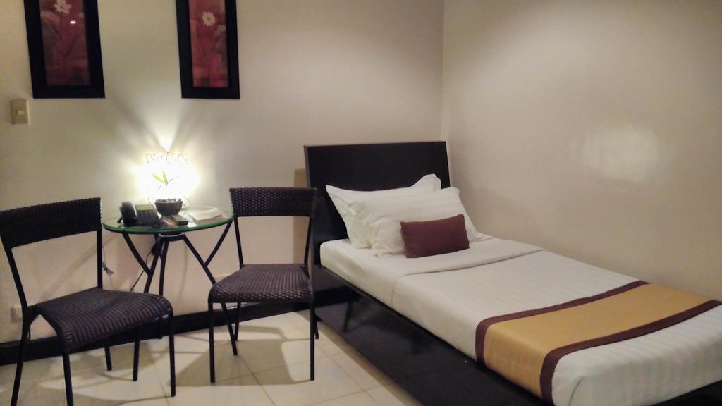 Hotel Tavern Суригао Экстерьер фото