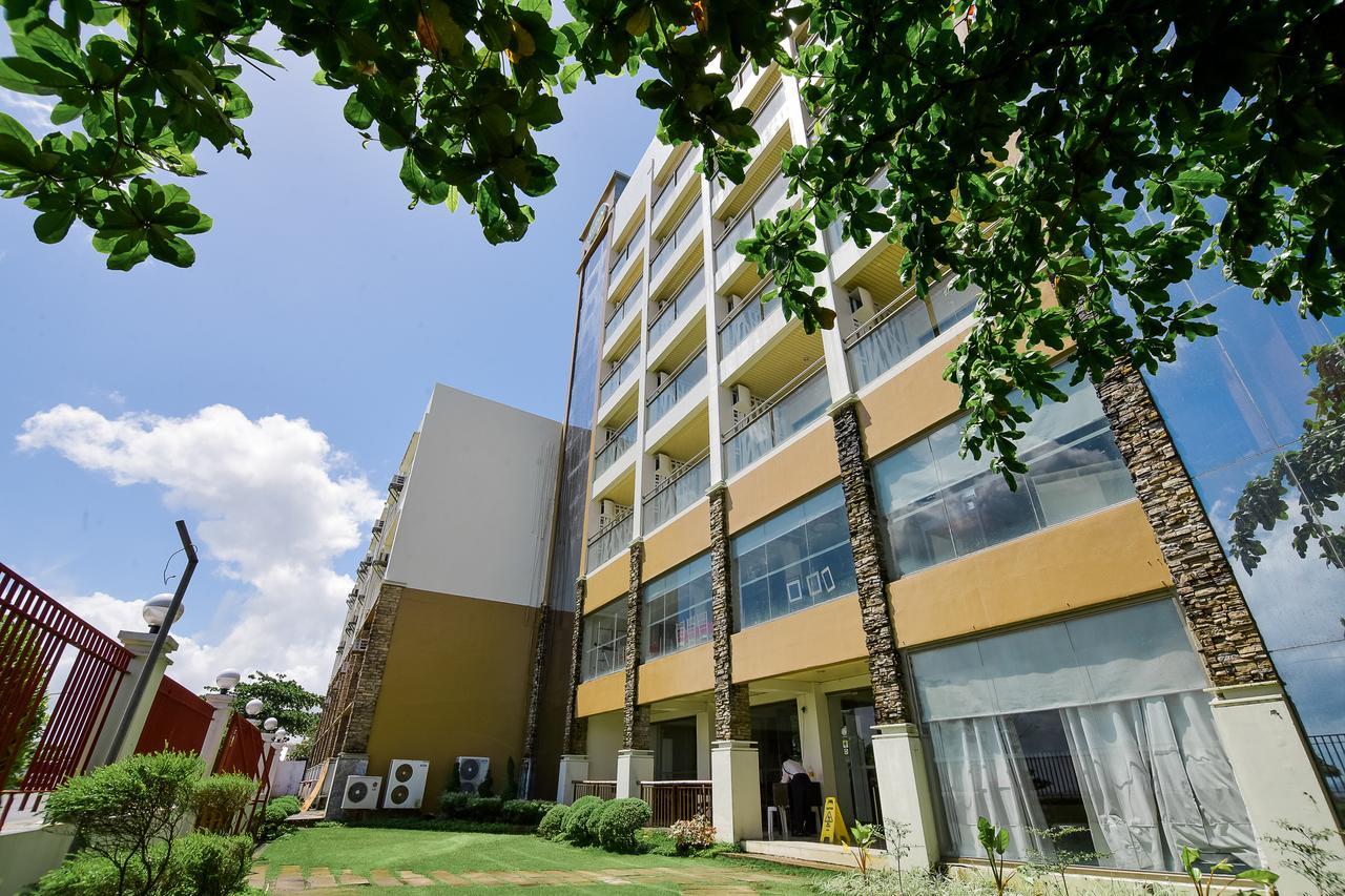 Hotel Tavern Суригао Экстерьер фото