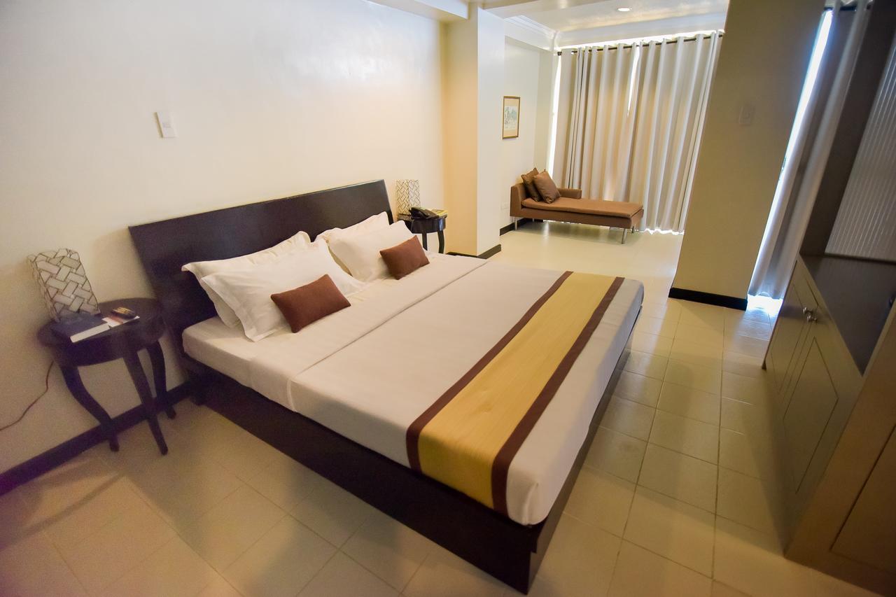 Hotel Tavern Суригао Экстерьер фото