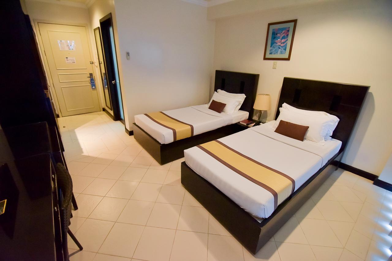 Hotel Tavern Суригао Экстерьер фото