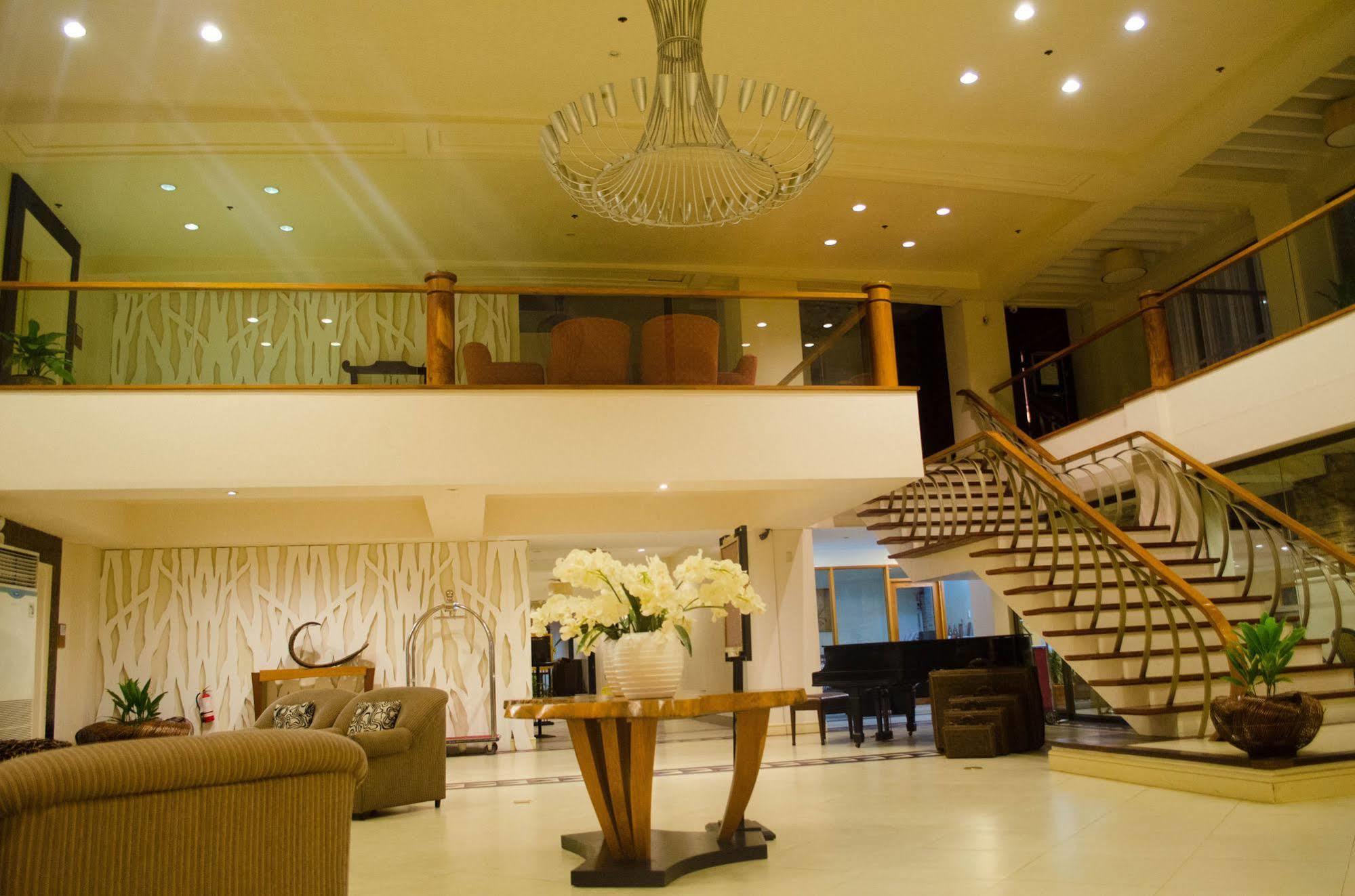 Hotel Tavern Суригао Экстерьер фото